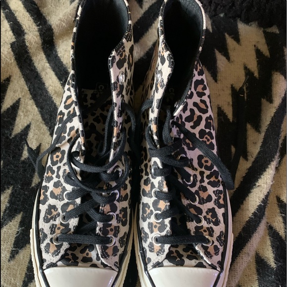 Men’s 9 cheetah print converse